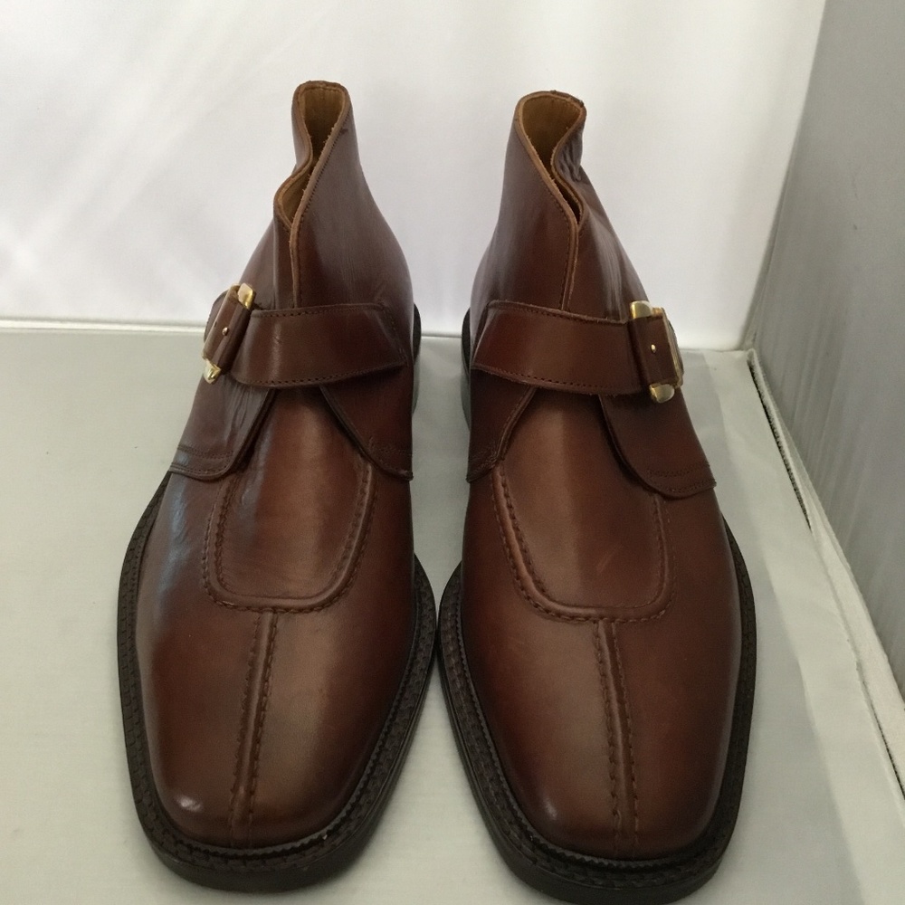 DRESS-UP SHOES FOR MEN.